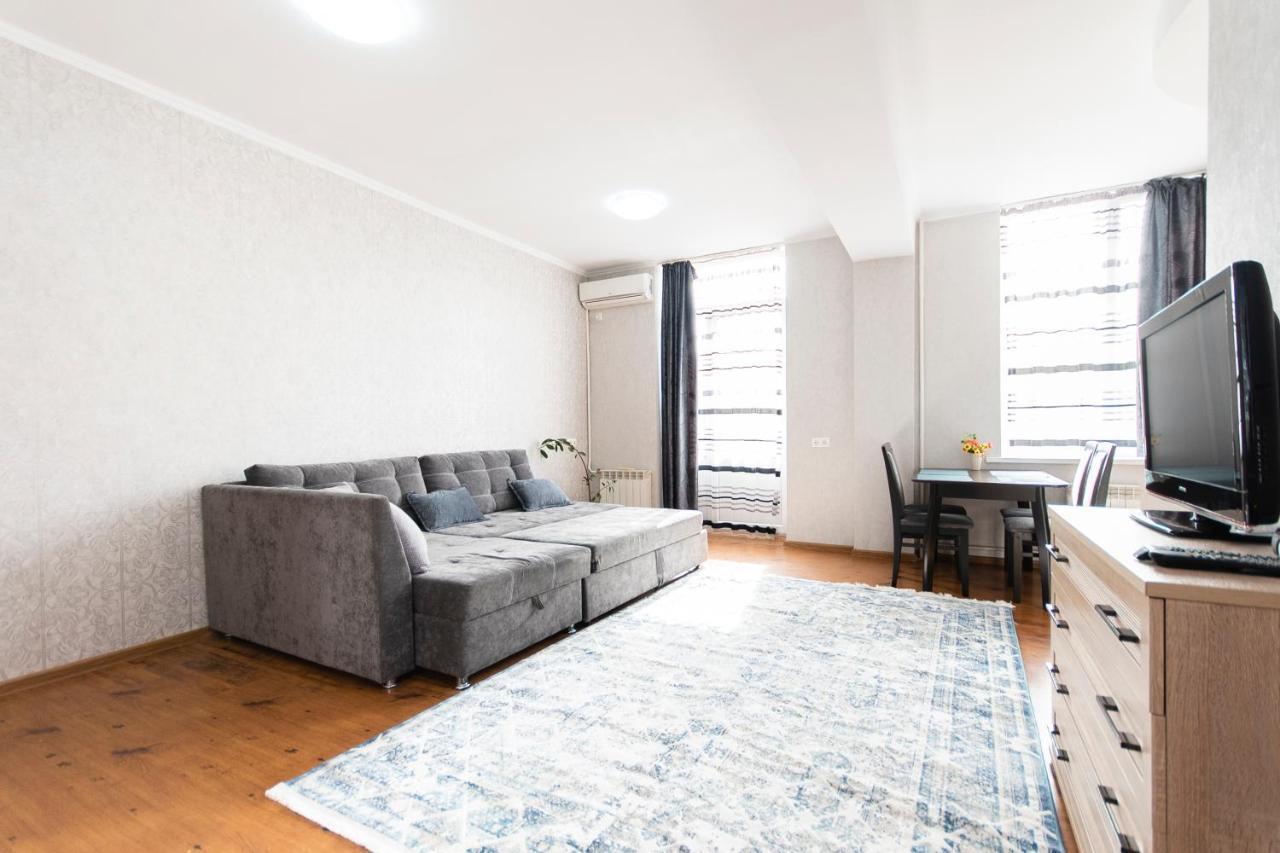 Comfortable Apartment In The Golden Square. Ałma Ata Zewnętrze zdjęcie