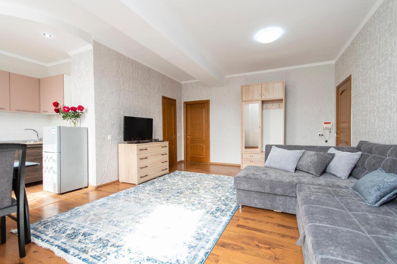 Comfortable Apartment In The Golden Square. Ałma Ata Zewnętrze zdjęcie