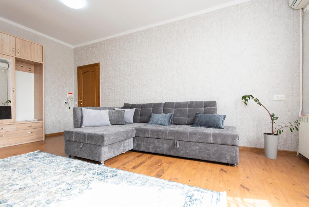 Comfortable Apartment In The Golden Square. Ałma Ata Zewnętrze zdjęcie