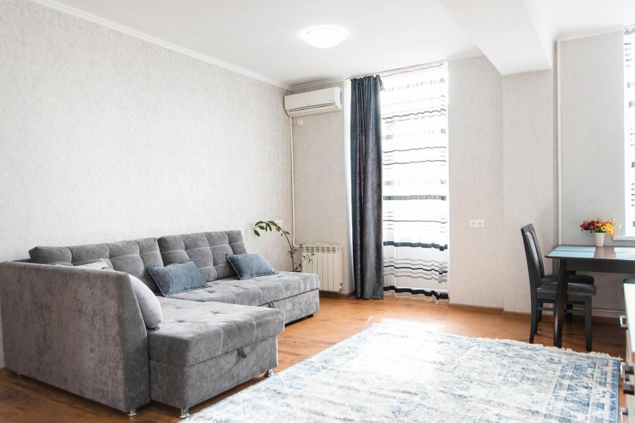 Comfortable Apartment In The Golden Square. Ałma Ata Zewnętrze zdjęcie